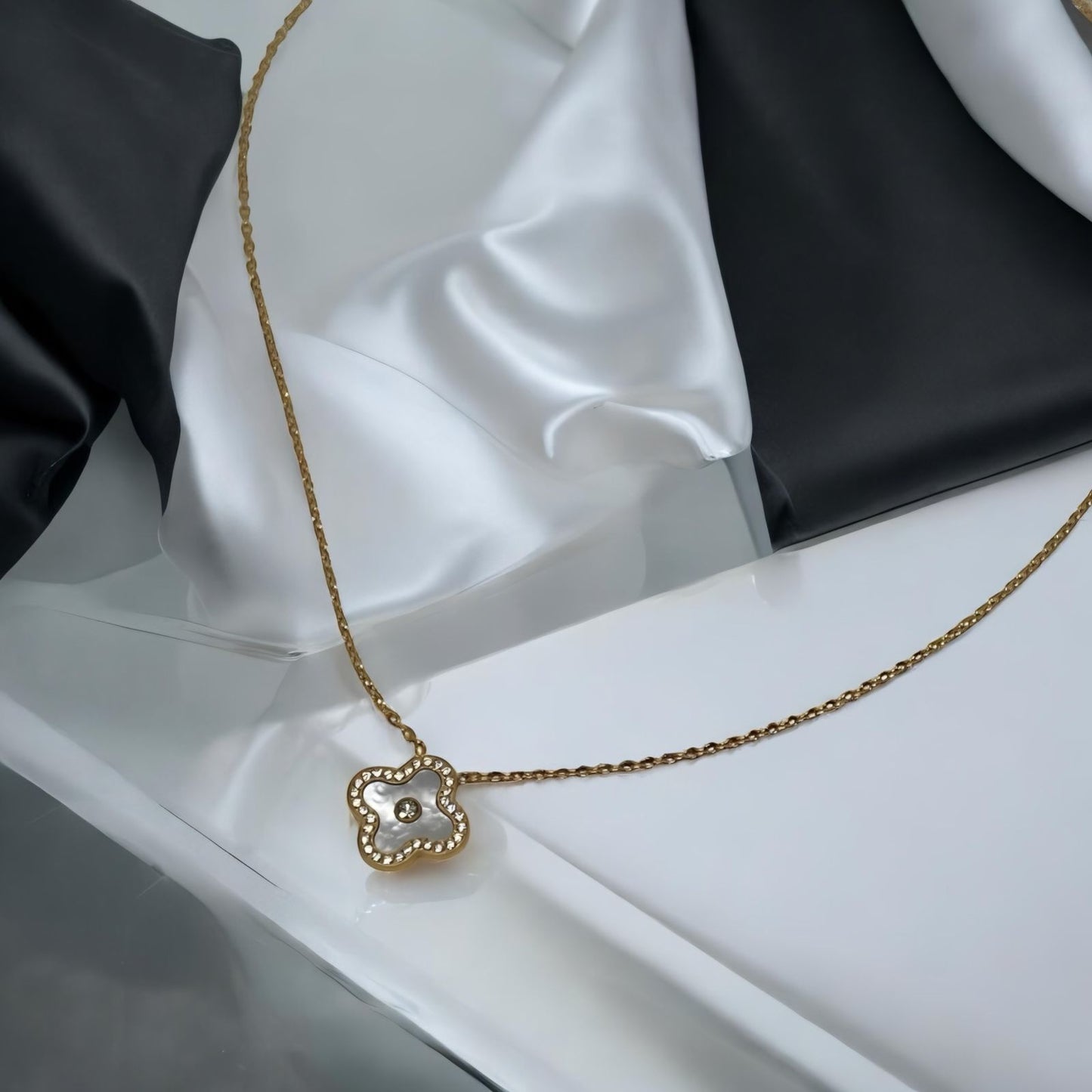 Lucky Clover Charm Necklace – Dainty Four-Leaf Clover Chain