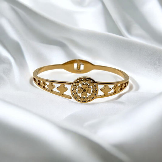 Luckybloom Clover Bangle Bracelet : 18K Gold Plated Anti Tarnish Bangle Bracelet