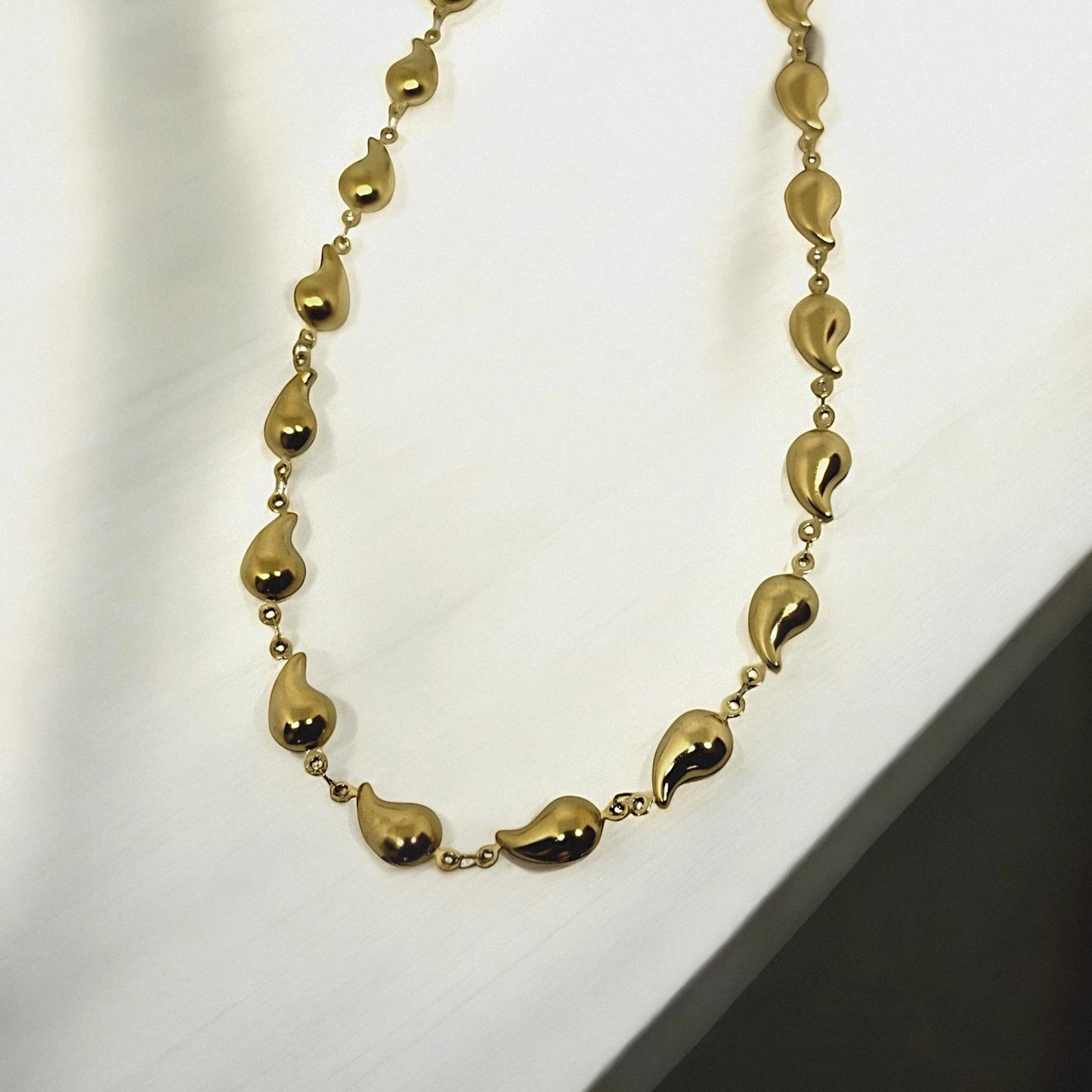 Luxaura Solitaire Teardrop Chain – Timeless Minimalist Necklace