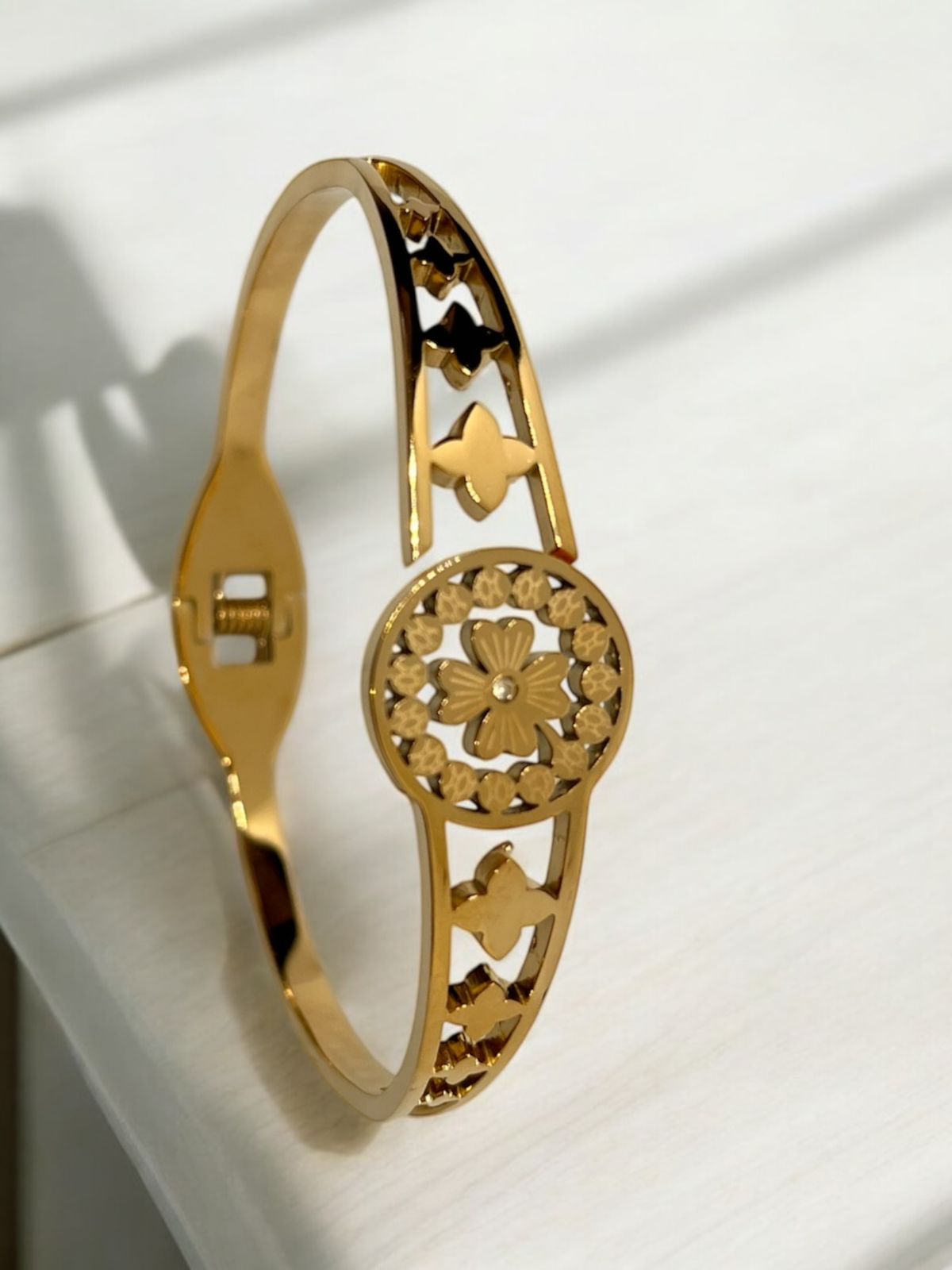 Luckybloom Clover Bangle Bracelet : 18K Gold Plated Anti Tarnish Bangle Bracelet